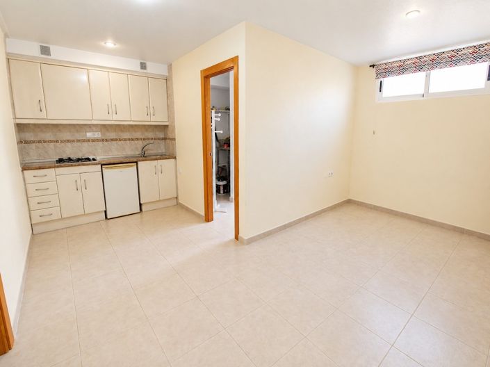 Image No.20-3 Bed Townhouse for sale