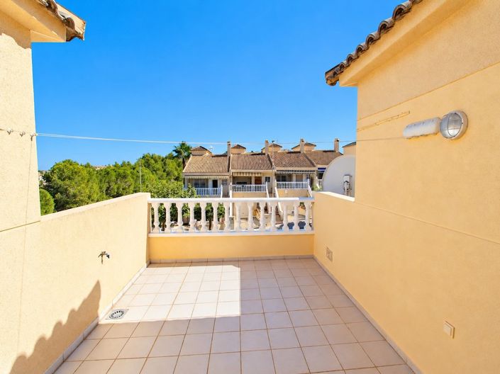 Image No.25-3 Bed Townhouse for sale