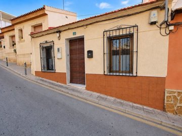 49849charming2bedtownhouseintheheartofrojales