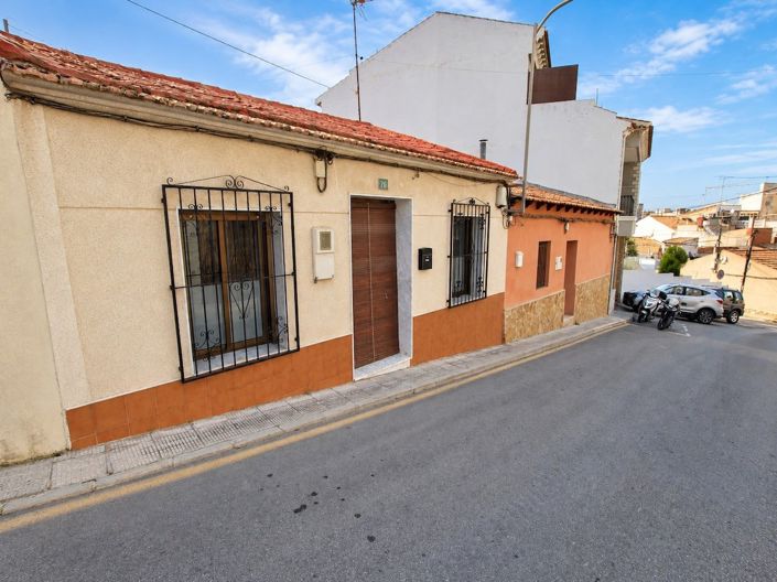 Image No.20-2 Bed Townhouse for sale