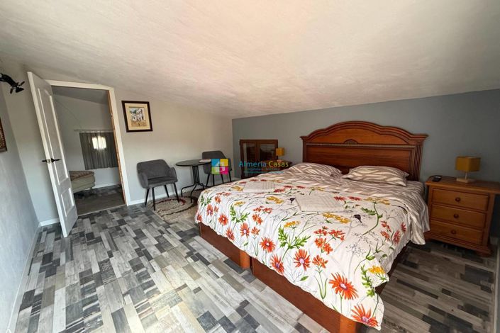 Image No.10-5 Bed Country House for sale