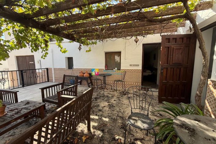 Image No.2-5 Bed Country House for sale