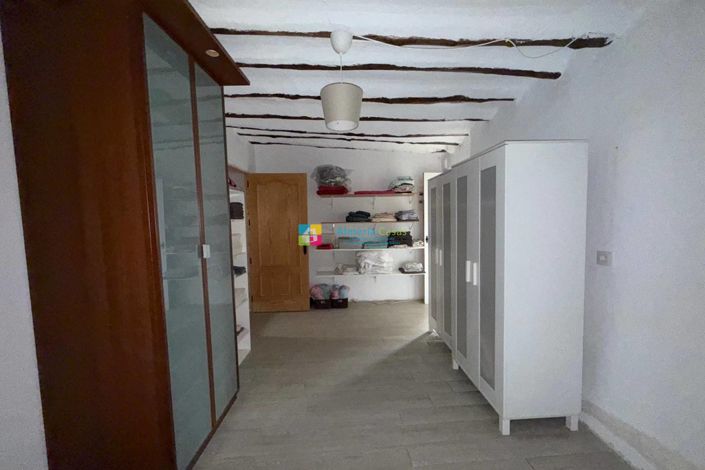 Image No.28-5 Bed Country House for sale