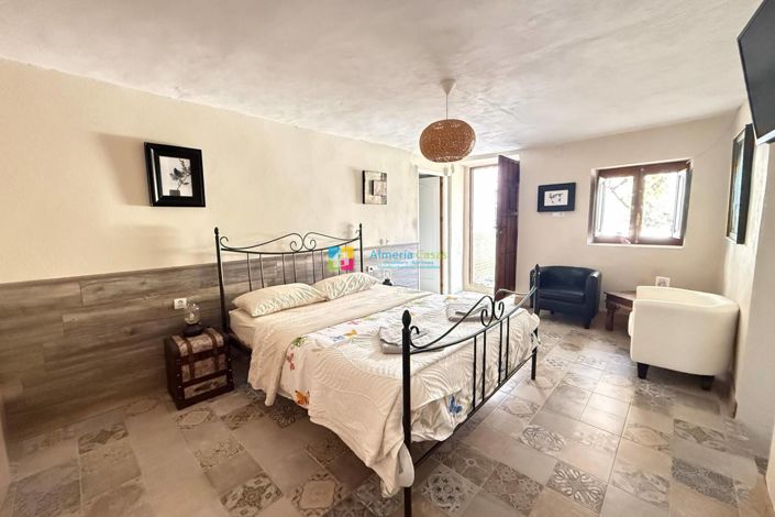 Image No.31-5 Bed Country House for sale