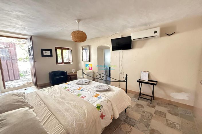 Image No.42-5 Bed Country House for sale