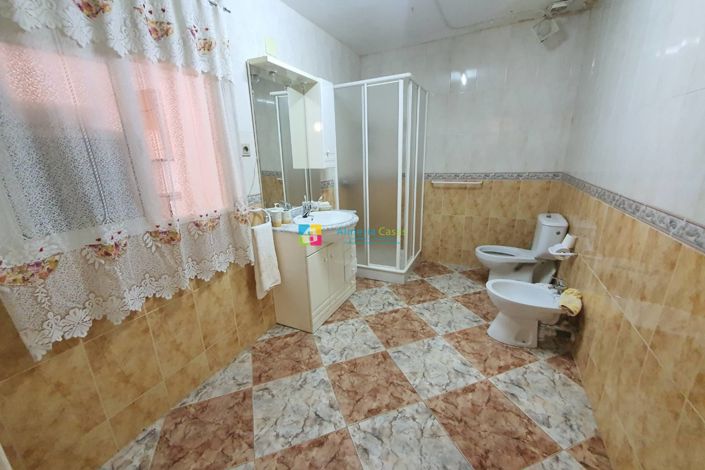 Image No.11-6 Bed Townhouse for sale