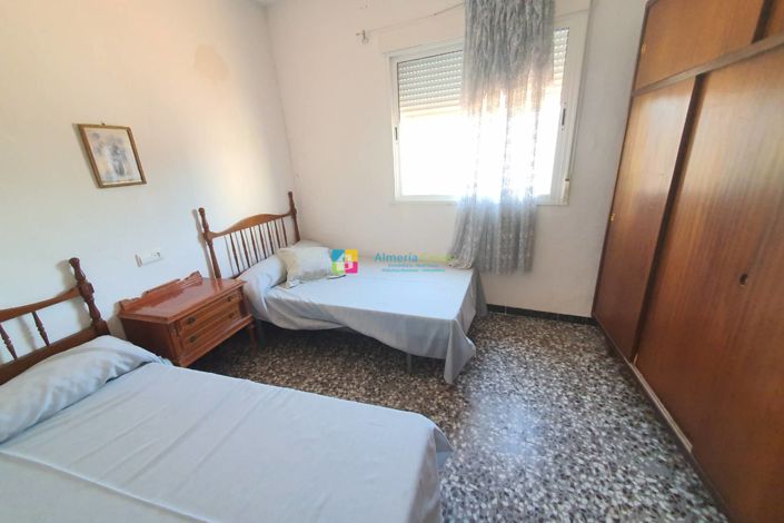 Image No.15-6 Bed Townhouse for sale