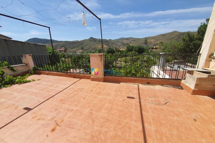 Image No.18-6 Bed Townhouse for sale