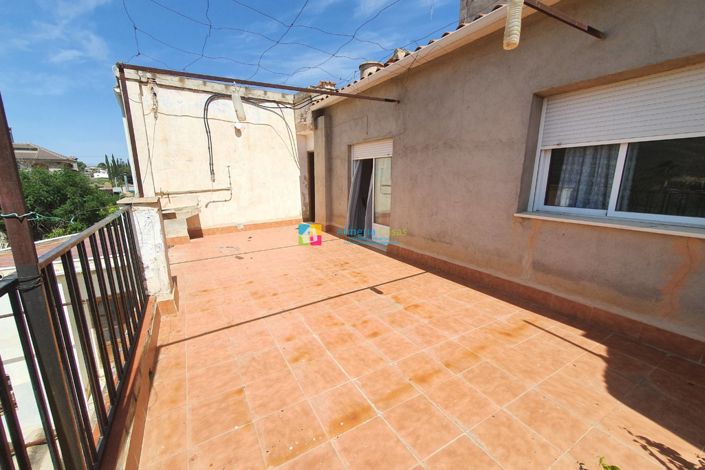 Image No.19-6 Bed Townhouse for sale