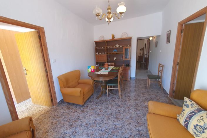 Image No.20-6 Bed Townhouse for sale