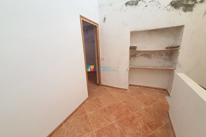 Image No.24-6 Bed Townhouse for sale