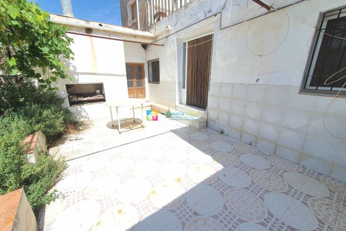 Image No.27-6 Bed Townhouse for sale