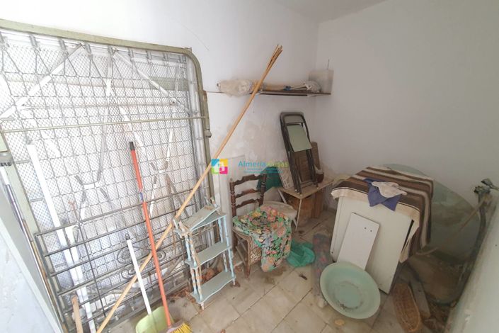 Image No.28-6 Bed Townhouse for sale