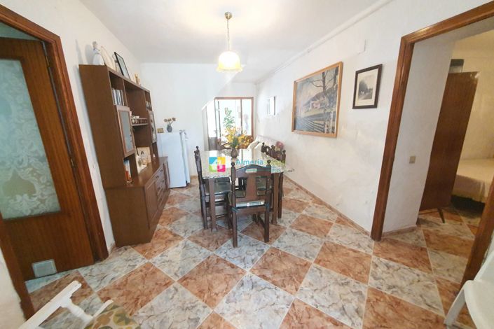 Image No.7-6 Bed Townhouse for sale