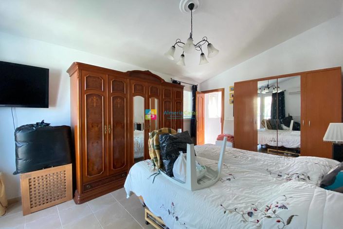 Image No.28-3 Bed Country House for sale