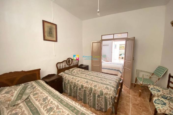 Image No.11-5 Bed Townhouse for sale