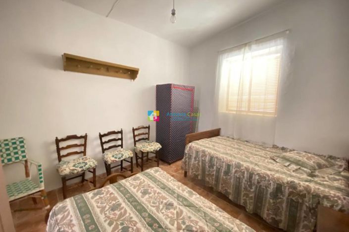 Image No.12-5 Bed Townhouse for sale