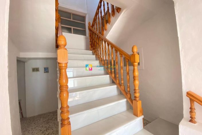 Image No.16-5 Bed Townhouse for sale