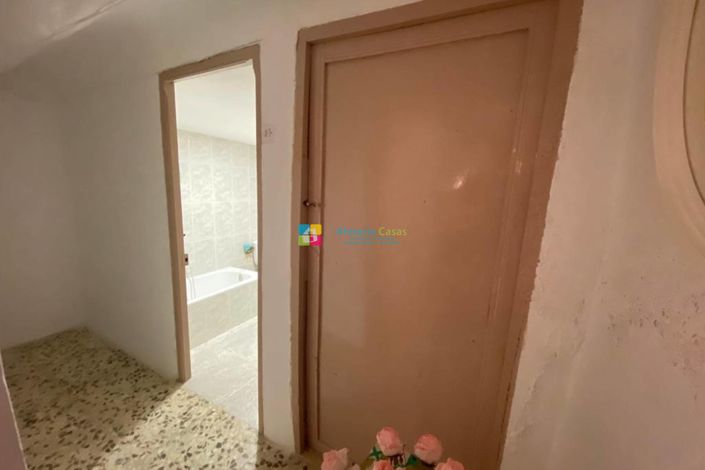 Image No.18-5 Bed Townhouse for sale