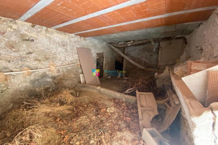 Image No.22-5 Bed Townhouse for sale