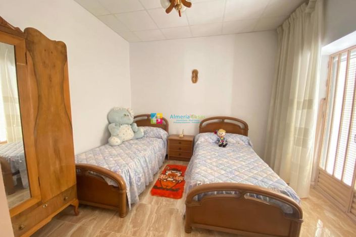 Image No.30-5 Bed Townhouse for sale