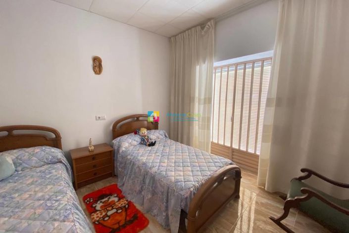 Image No.31-5 Bed Townhouse for sale