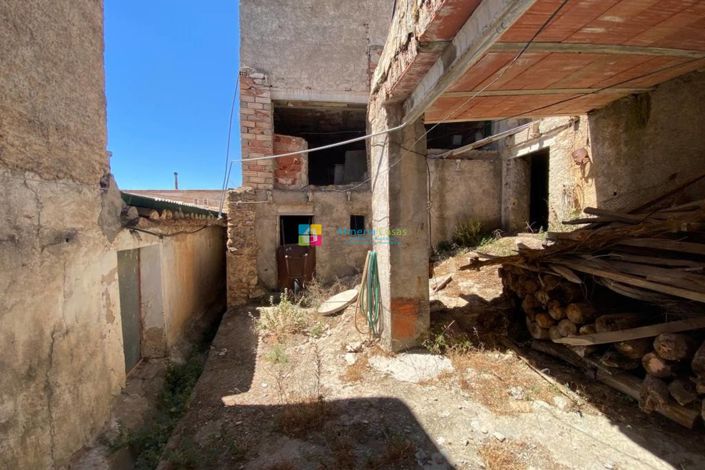 Image No.48-5 Bed Townhouse for sale