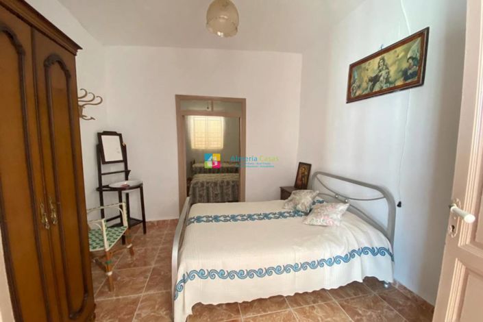 Image No.8-5 Bed Townhouse for sale