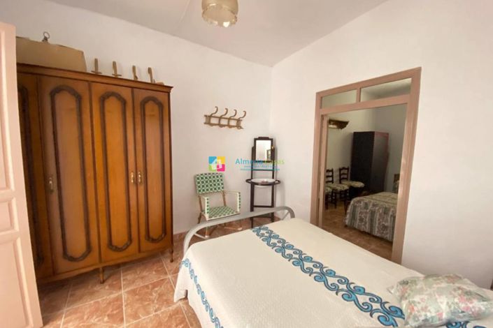 Image No.9-5 Bed Townhouse for sale