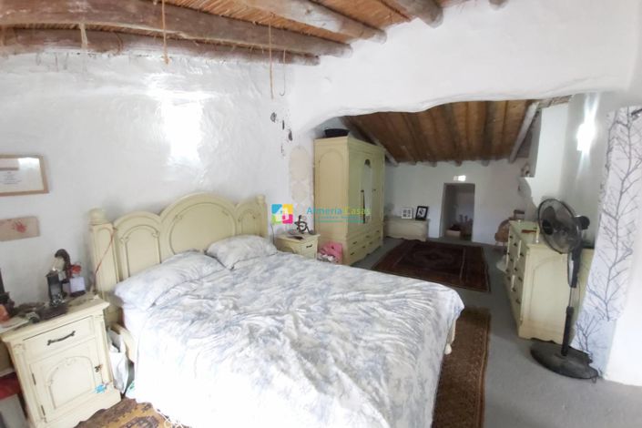 Image No.15-7 Bed Country House for sale