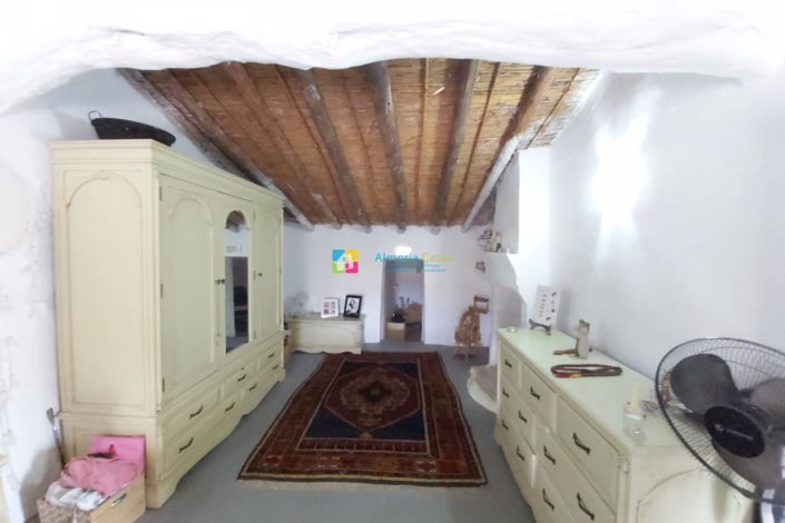 Image No.16-7 Bed Country House for sale