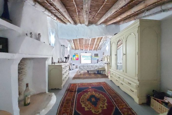 Image No.18-7 Bed Country House for sale