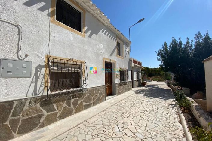 Image No.2-7 Bed Country House for sale