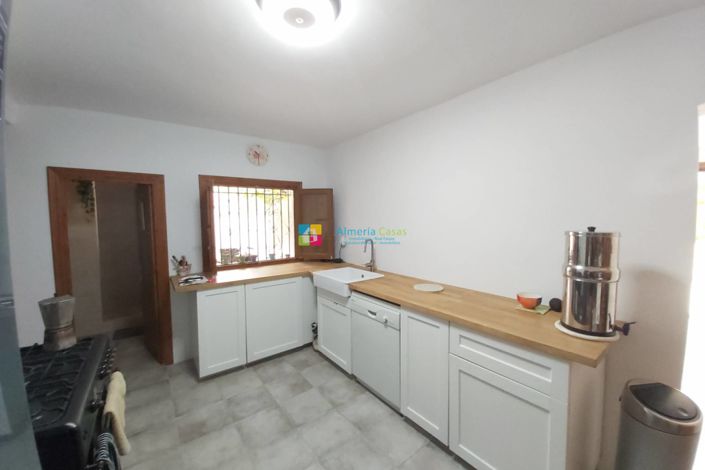 Image No.8-7 Bed Country House for sale