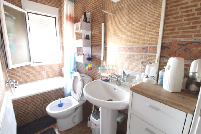 Image No.11-3 Bed Country House for sale