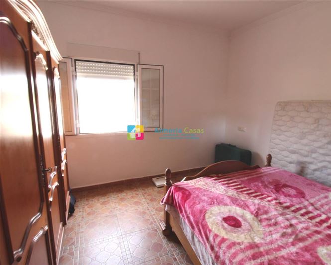 Image No.12-3 Bed Country House for sale