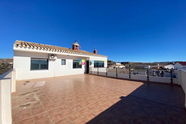 Image No.20-4 Bed Townhouse for sale