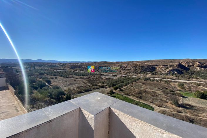 Image No.22-4 Bed Townhouse for sale