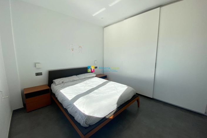 Image No.26-4 Bed Townhouse for sale