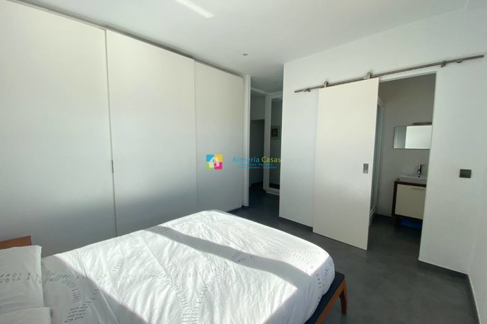 Image No.27-4 Bed Townhouse for sale