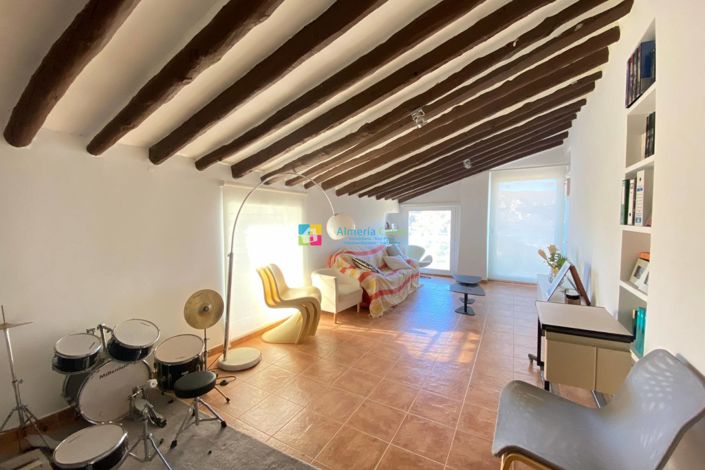 Image No.37-4 Bed Townhouse for sale