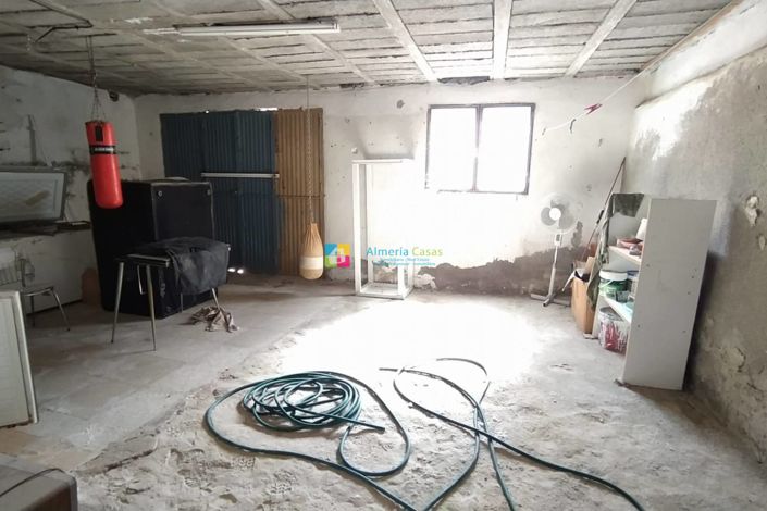 Image No.13-6 Bed Townhouse for sale