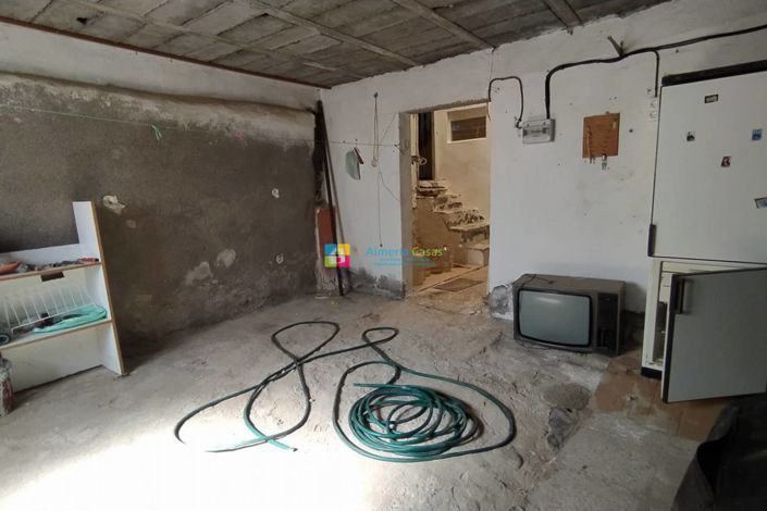 Image No.14-6 Bed Townhouse for sale