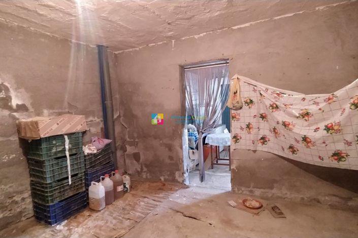 Image No.16-6 Bed Townhouse for sale