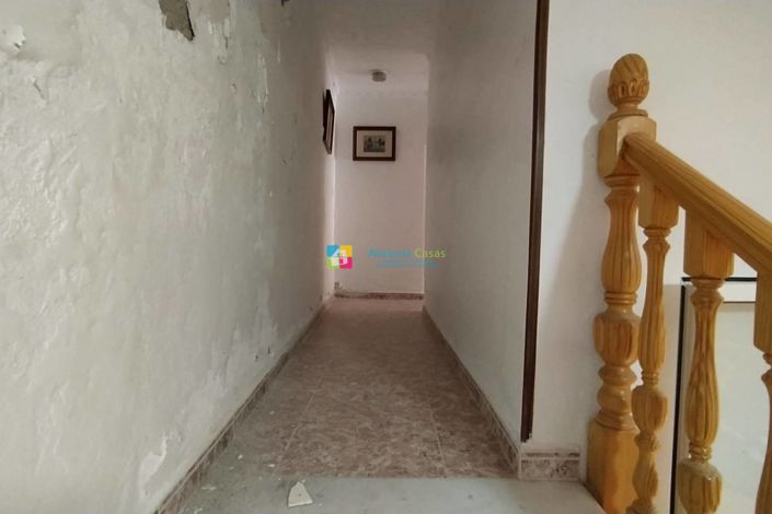 Image No.17-6 Bed Townhouse for sale