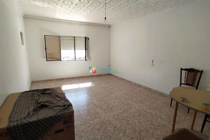 Image No.19-6 Bed Townhouse for sale