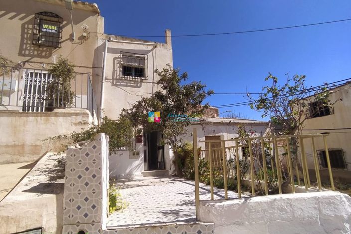 Image No.2-6 Bed Townhouse for sale