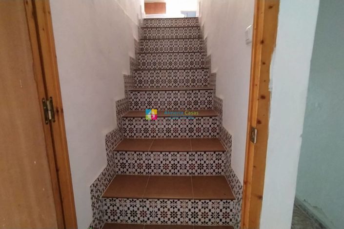 Image No.27-6 Bed Townhouse for sale