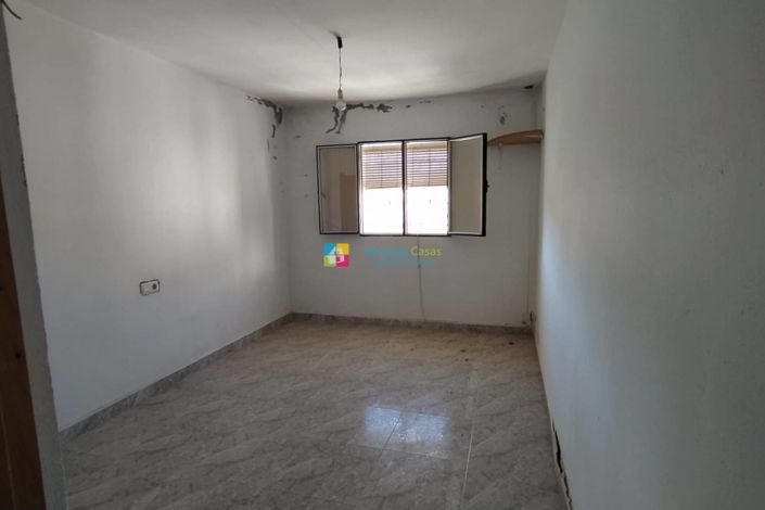 Image No.31-6 Bed Townhouse for sale