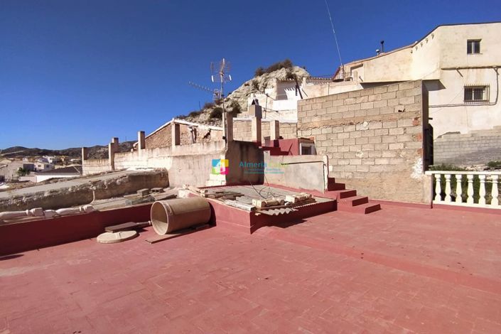 Image No.34-6 Bed Townhouse for sale